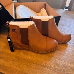 Sorel Women's Evie II Chelsea Boots (Taffy, Gum 2) NL5020-243